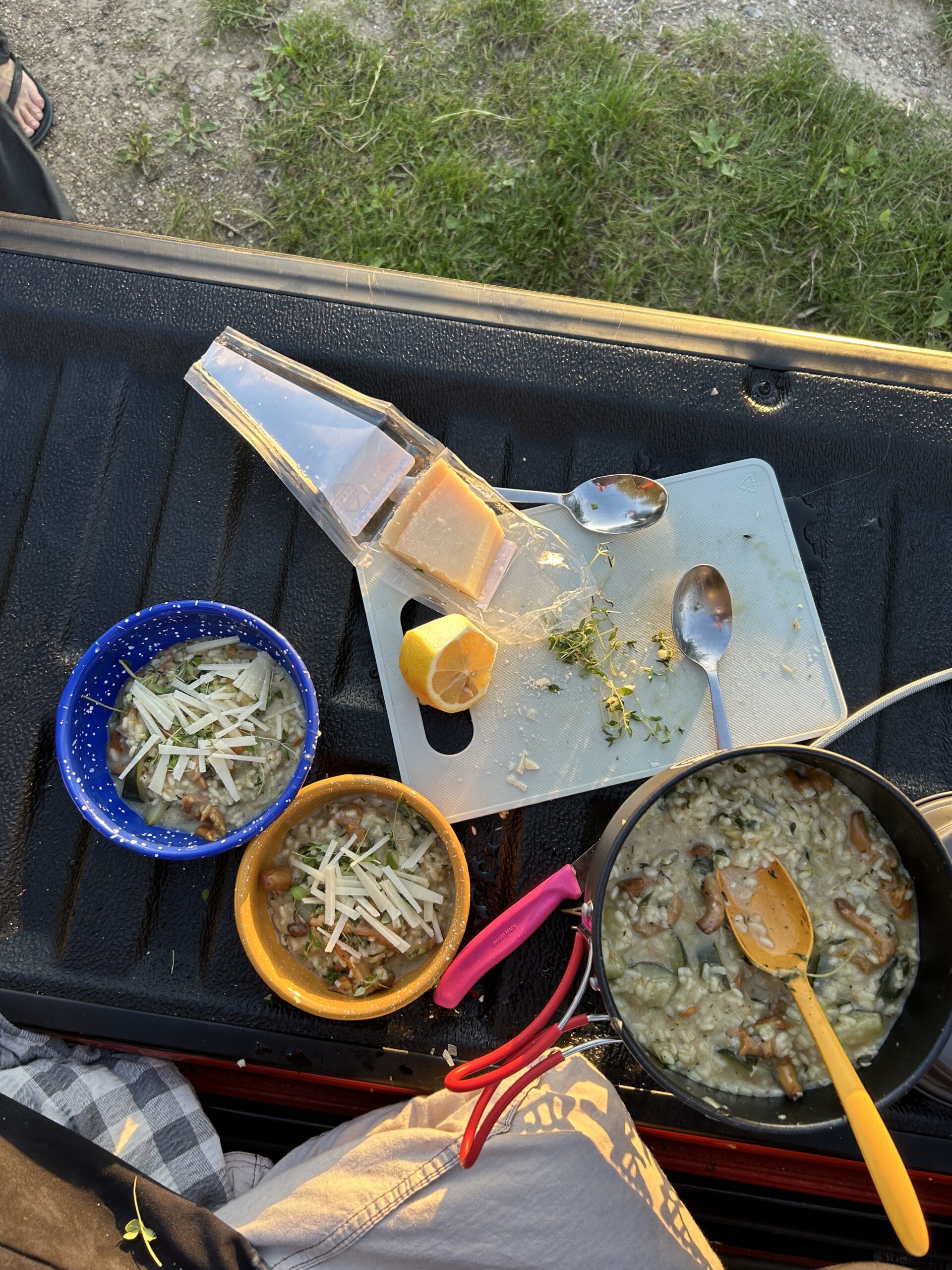 risotto-paa-trangia-svampe-kantareller-citron-parmesan-hvidvin
