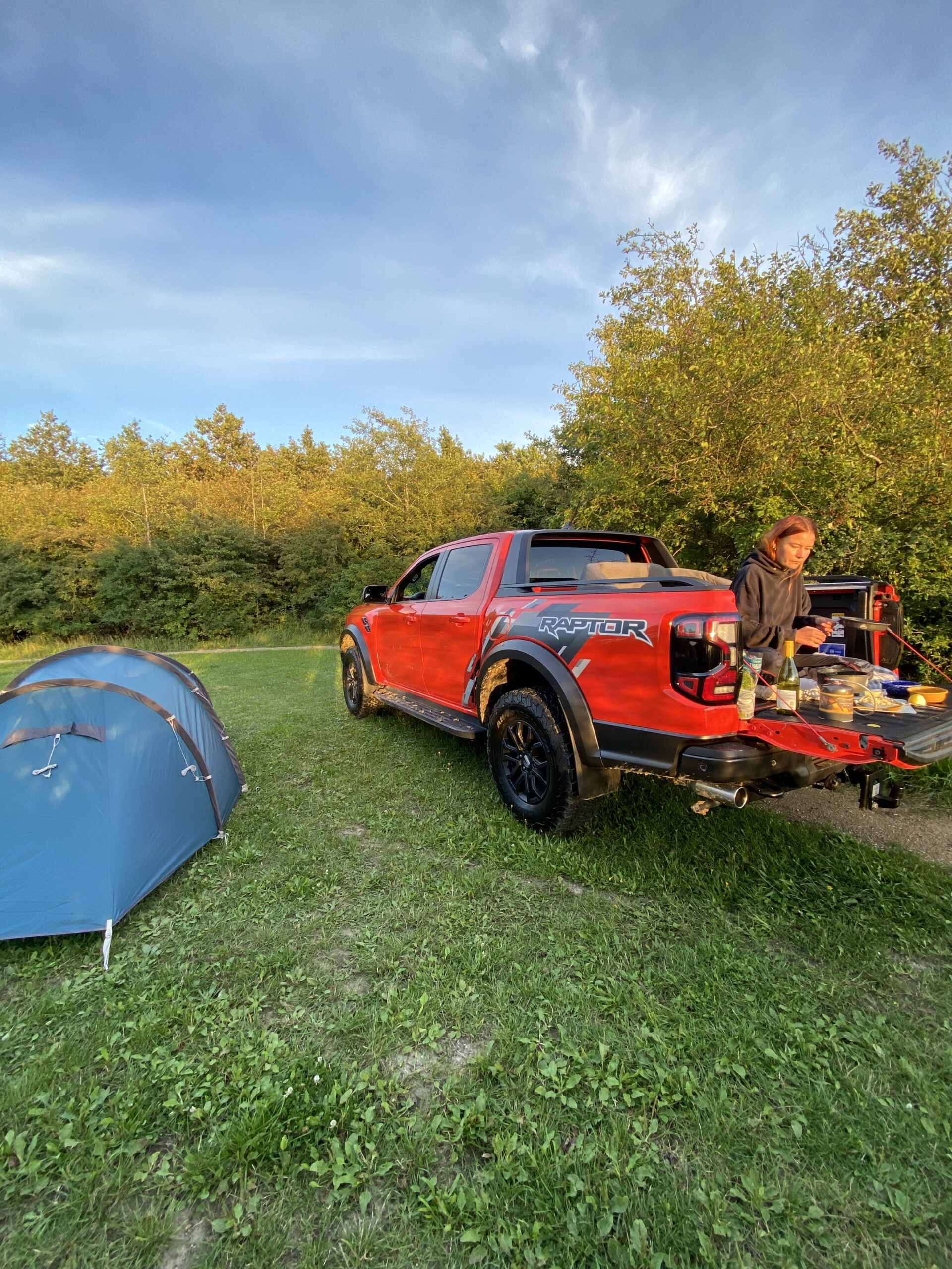 ford-ranger-raptor-med-robens-pioneer-2ex-tunneltelt