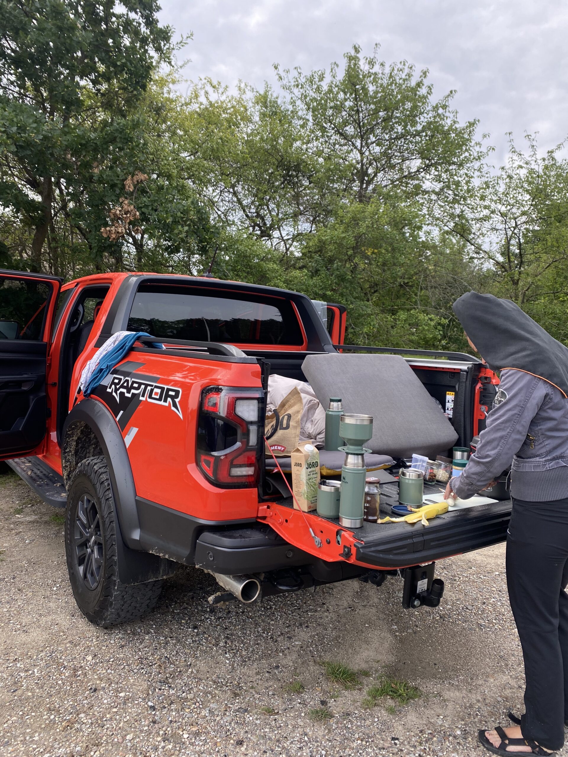 ford-ranger-raptor-havregroed-kaffe-paa-ladet