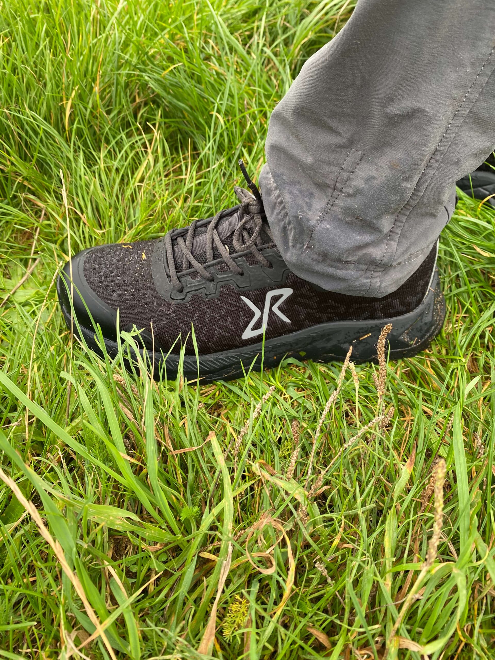 revolutionrace-trailknit-waterproof-hiking-sneakers-sort-02