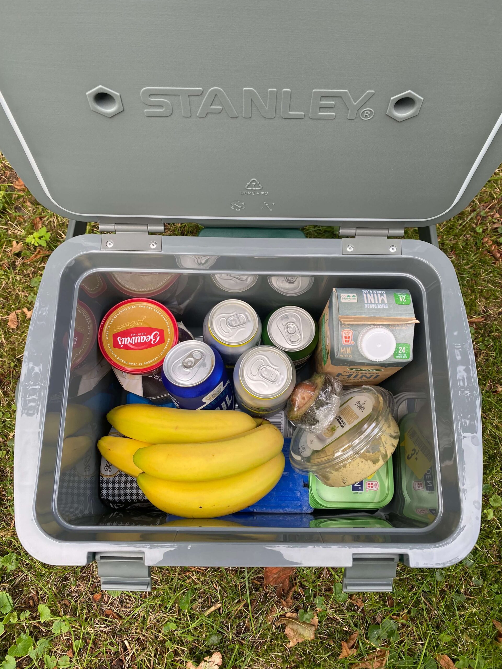 stanley-adventure-easy-carry-outdoor-cooler-15-1-l-01