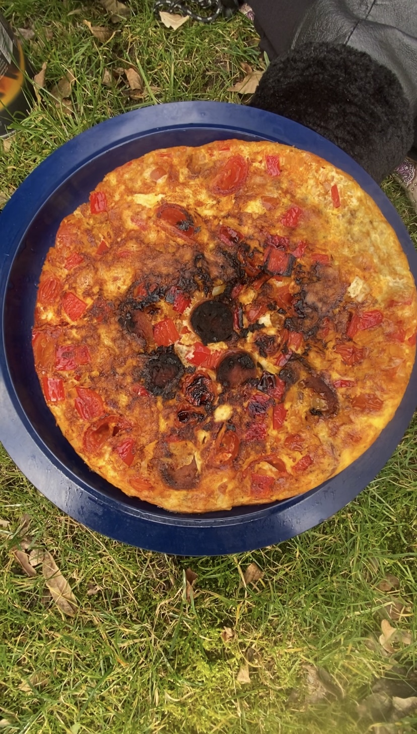 omelet-paa-trangia-med-grontsager-chorizo-ost-01