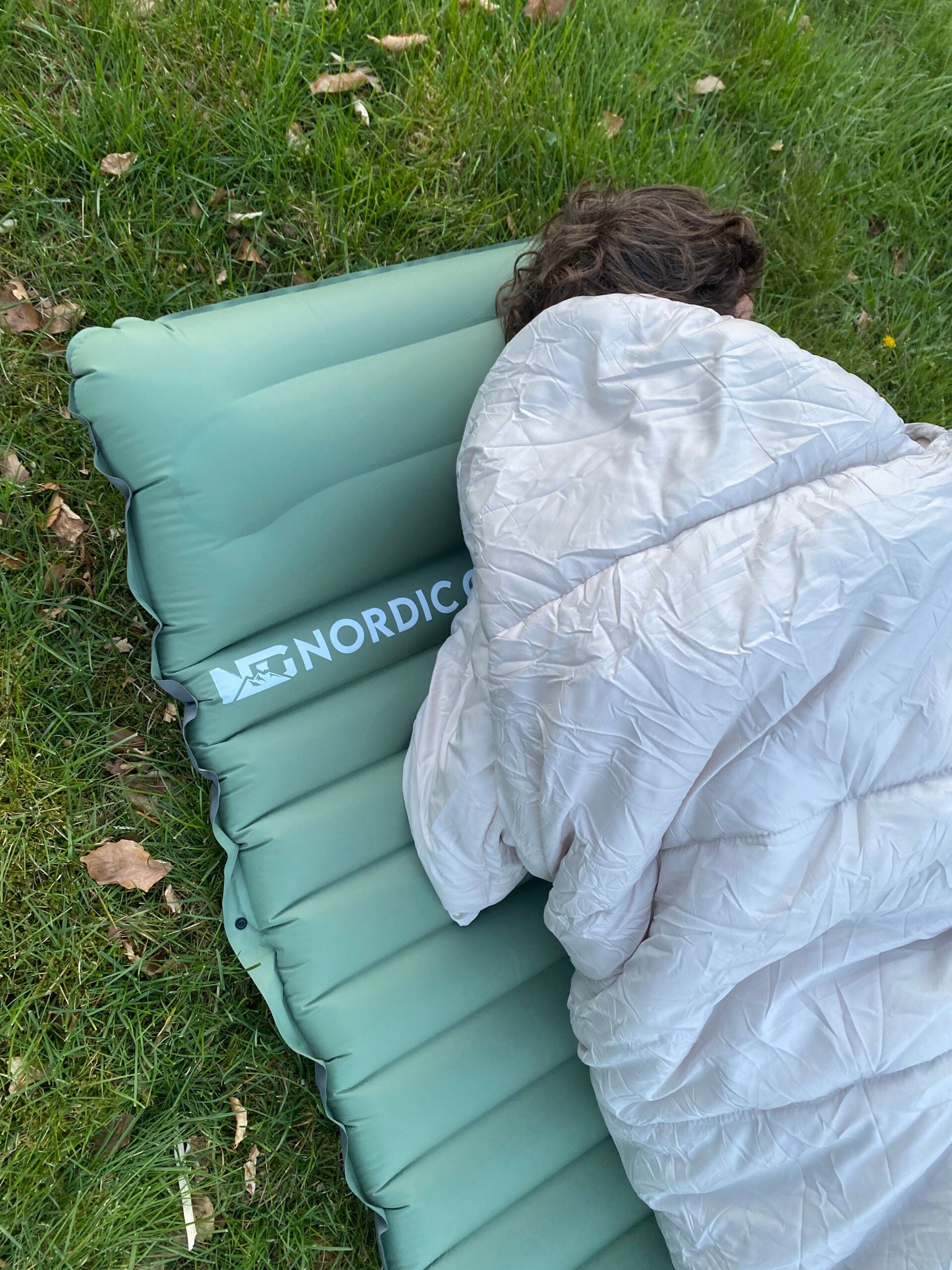 nordic-gear-luftmadras-sovepose-04