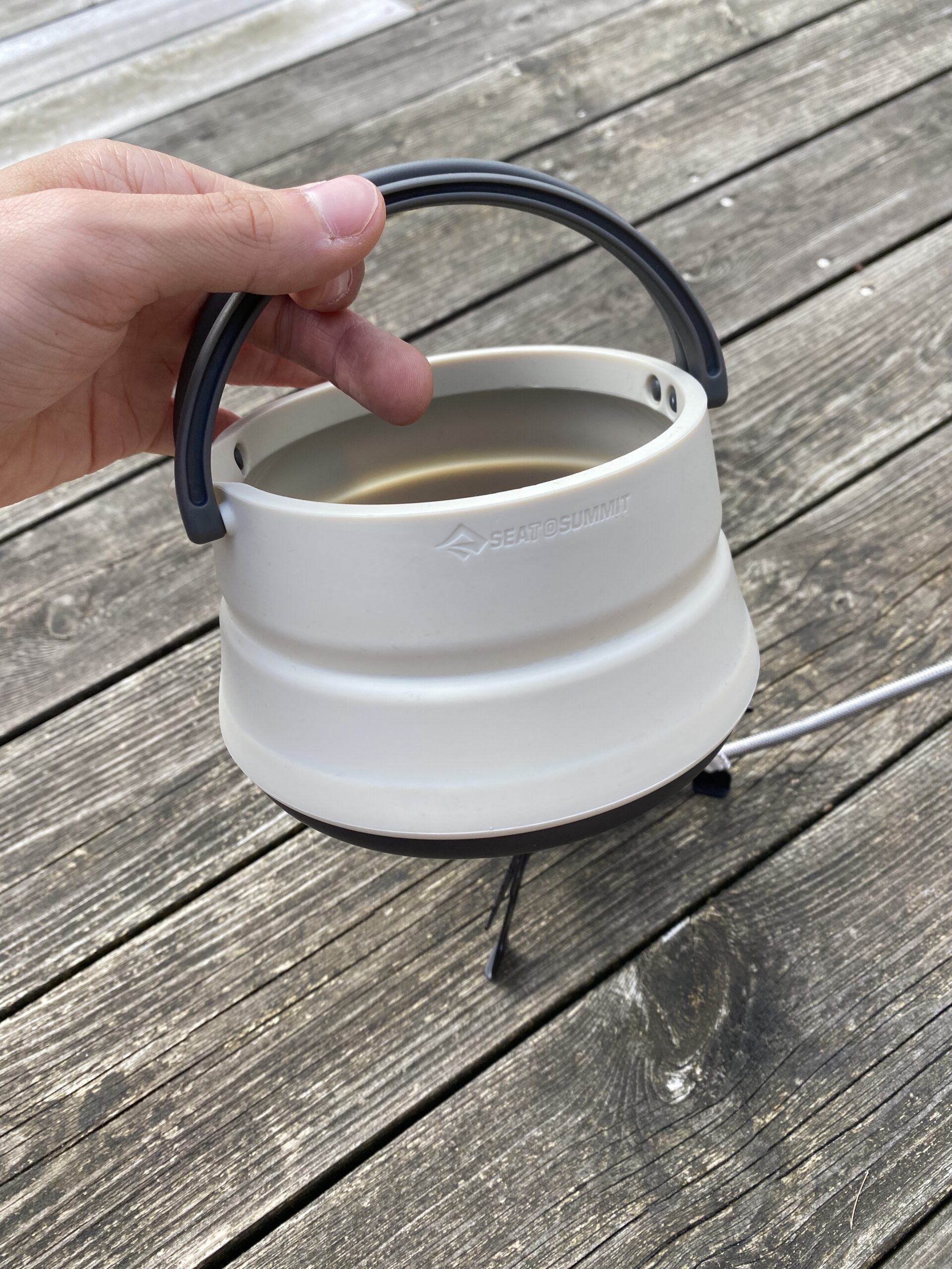 sea-to-summit-ultralight-collapsible-kettle-01