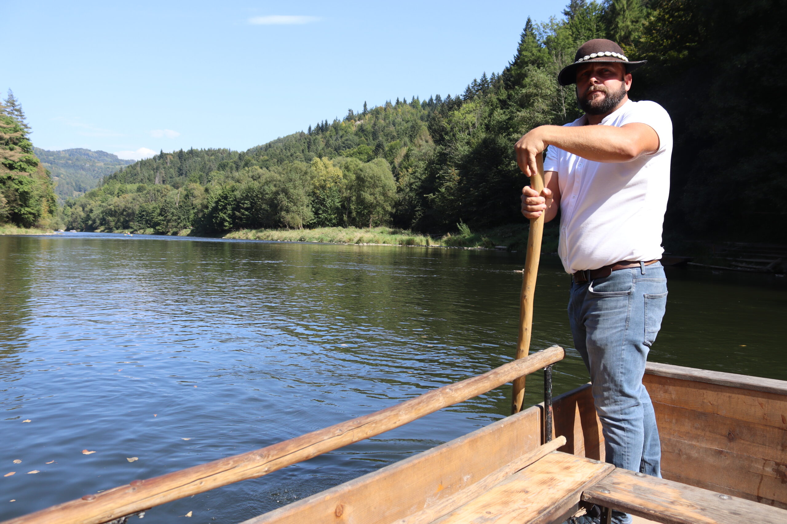 sejltur-over-dunajec-floden-mand