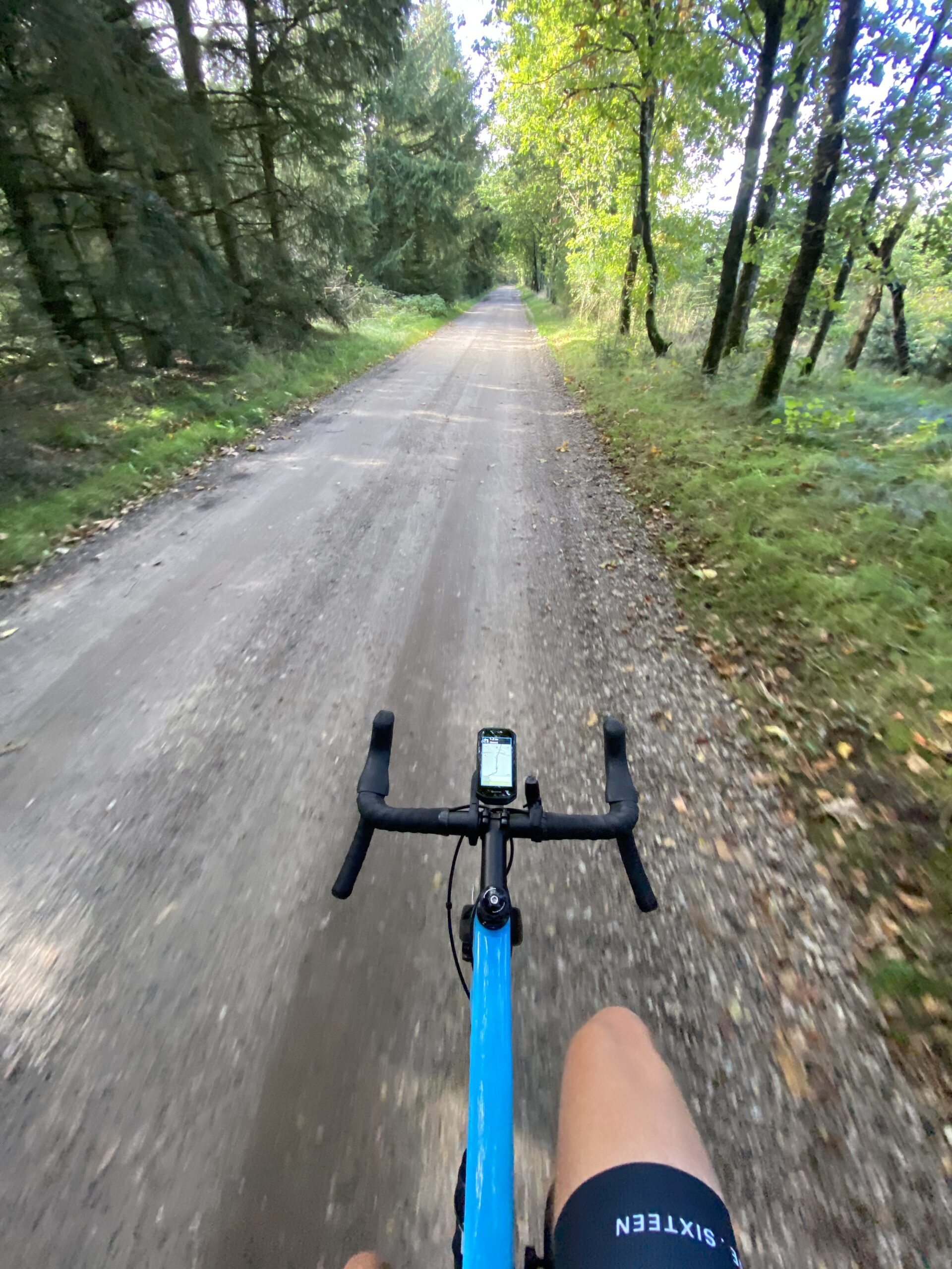 garmin-edge-1050-cykelcomputer-paa-gravel-bike-01