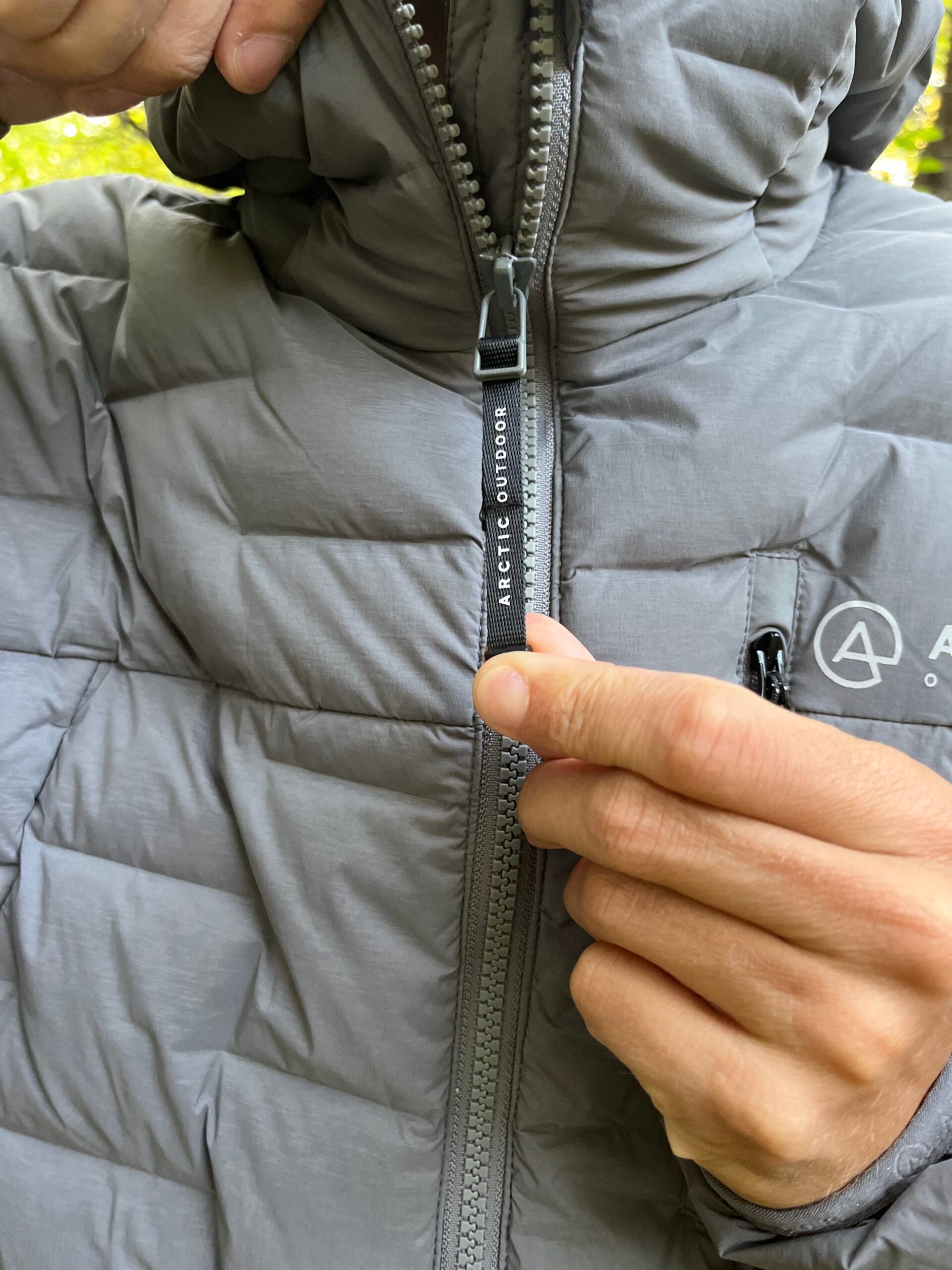 arctic-outdoor-vadehavet-dunjakke-mand-climbing-grey-07