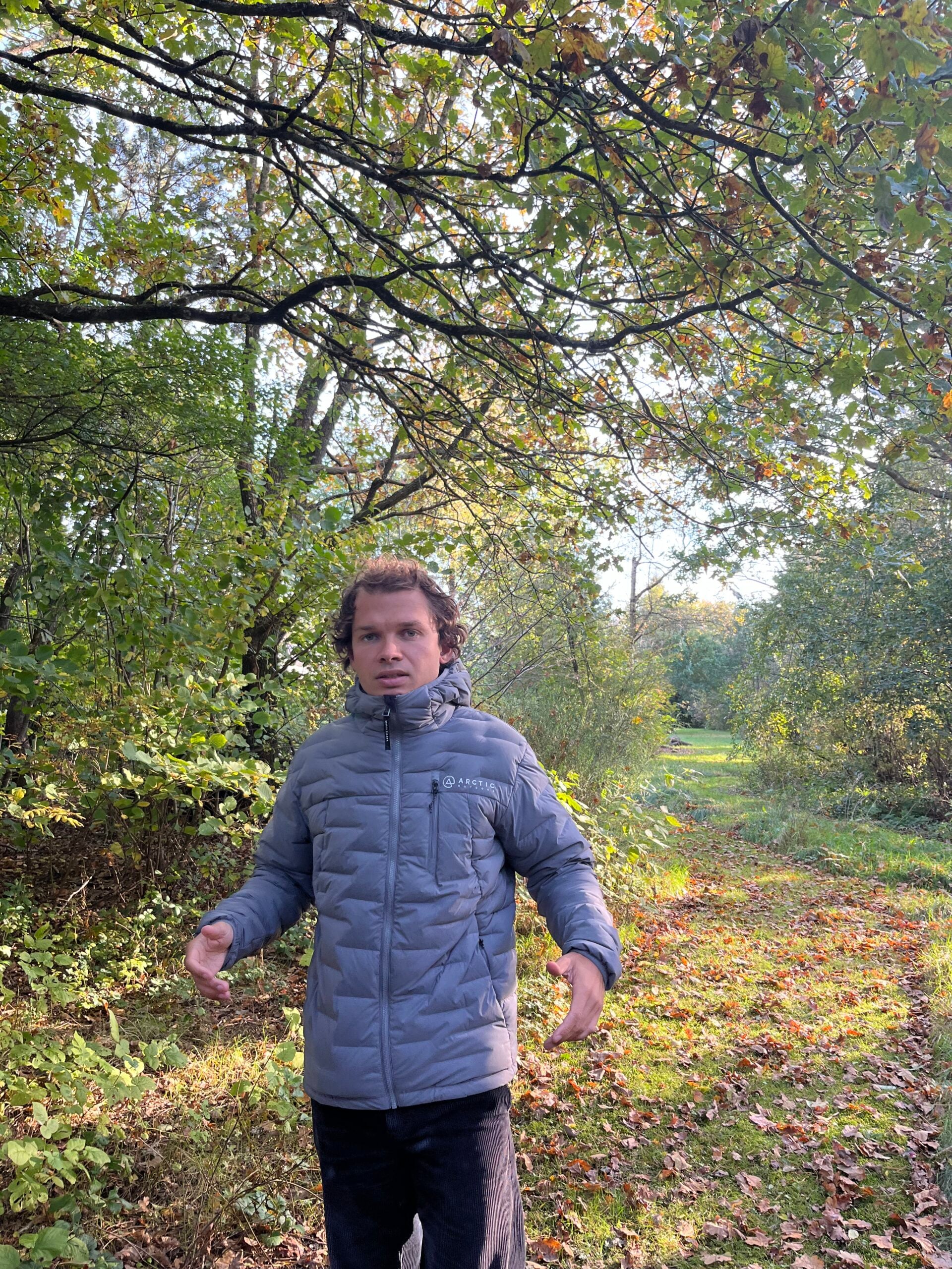 arctic-outdoor-vadehavet-dunjakke-mand-climbing-grey-christian-01