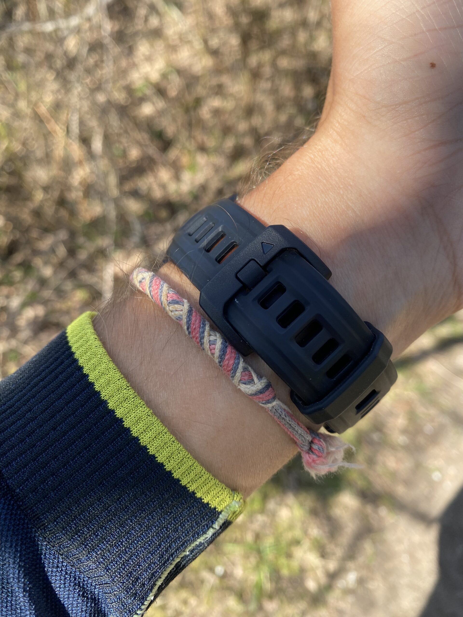 garmin-instinct-3-amoled-45-mm-paa-haandled-02