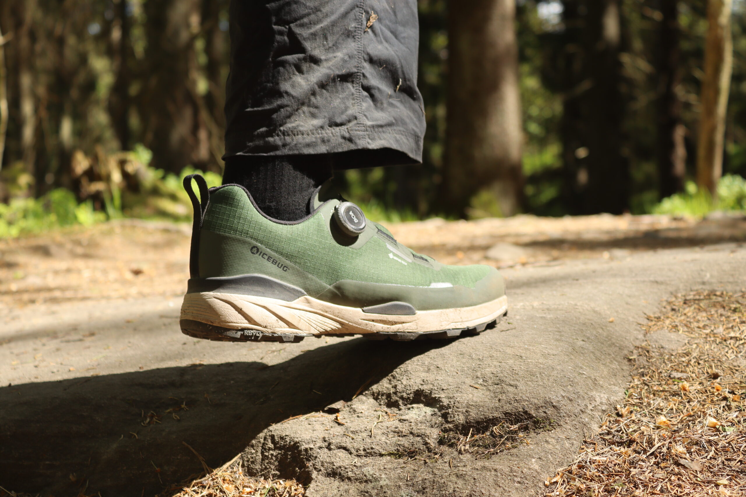 icebug-rover-2-rb9x-gtx-groen-paa-sten