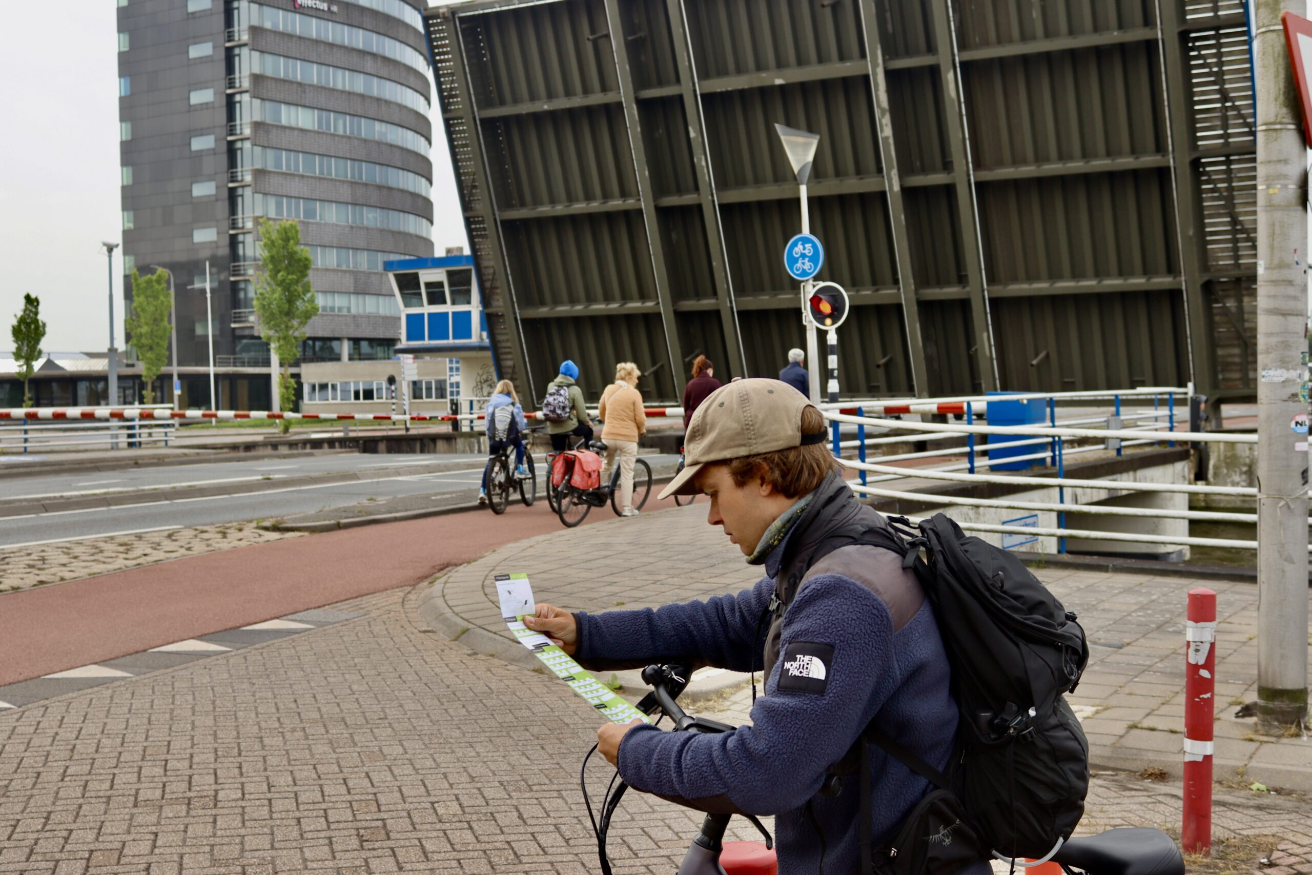 christian-thomsen-kigger-paa-knooppunten-leeuwarden