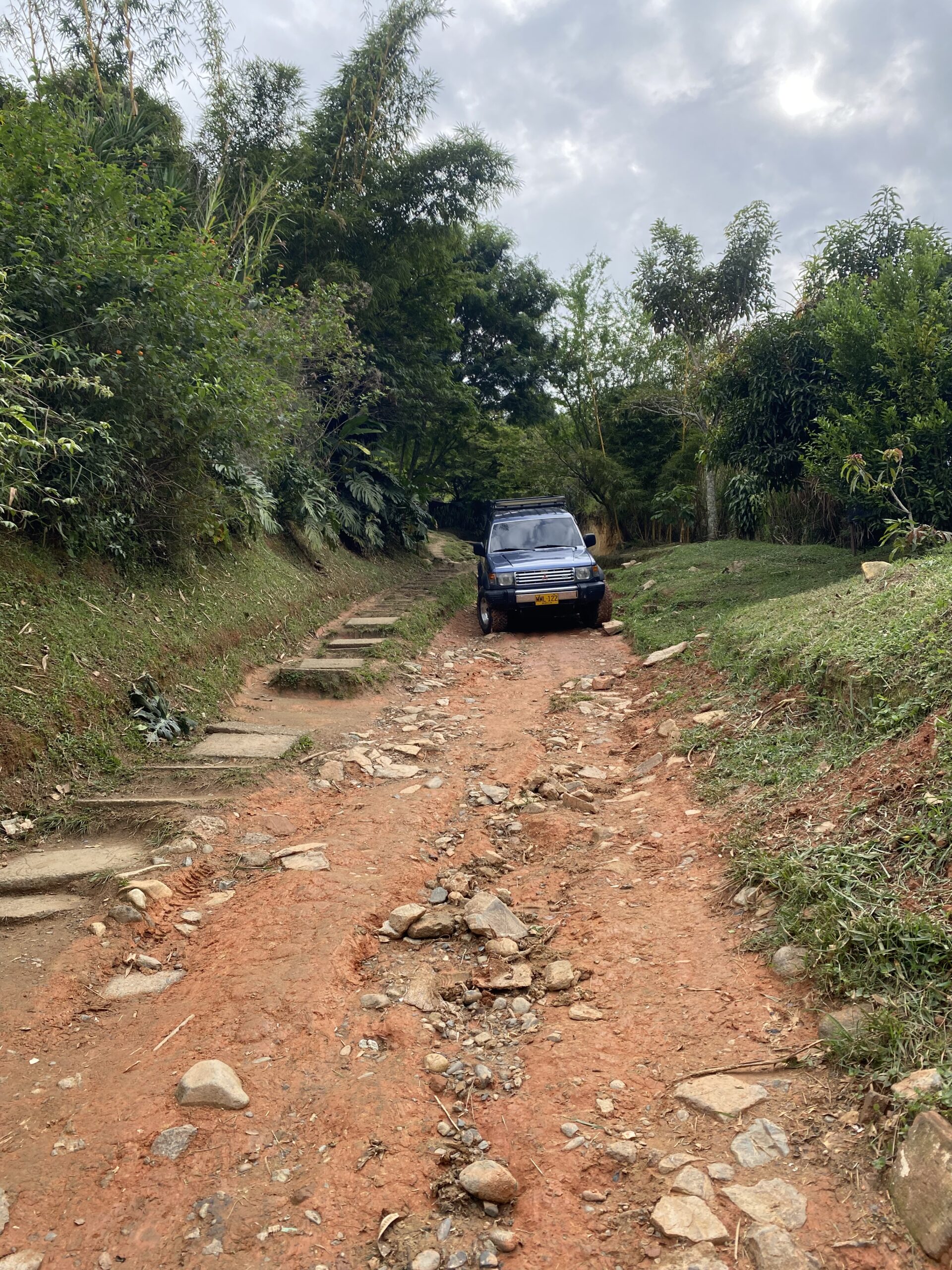 three-crosses-hike-in-medellin-start