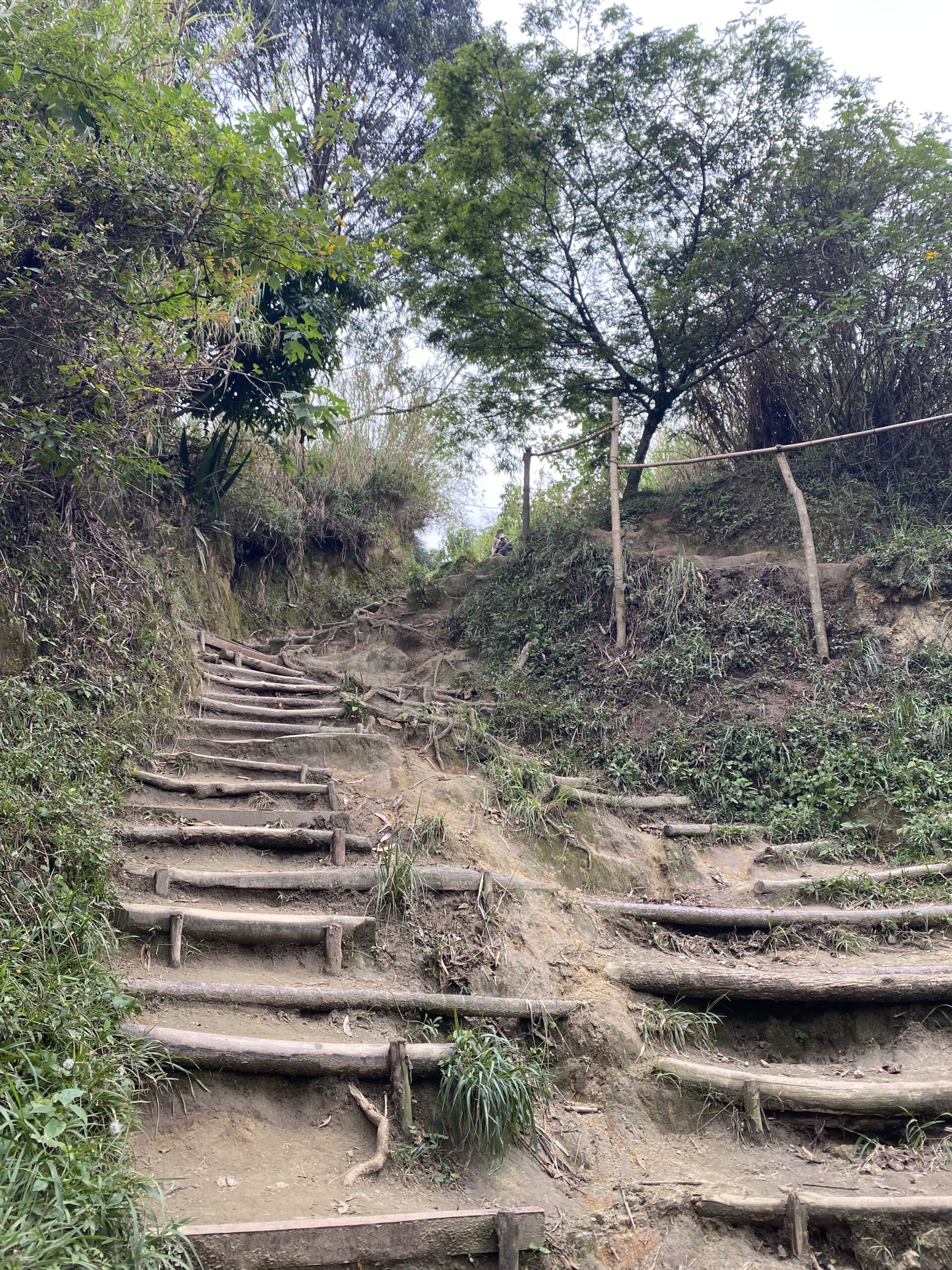 three-crosses-hike-in-medellin-start-01