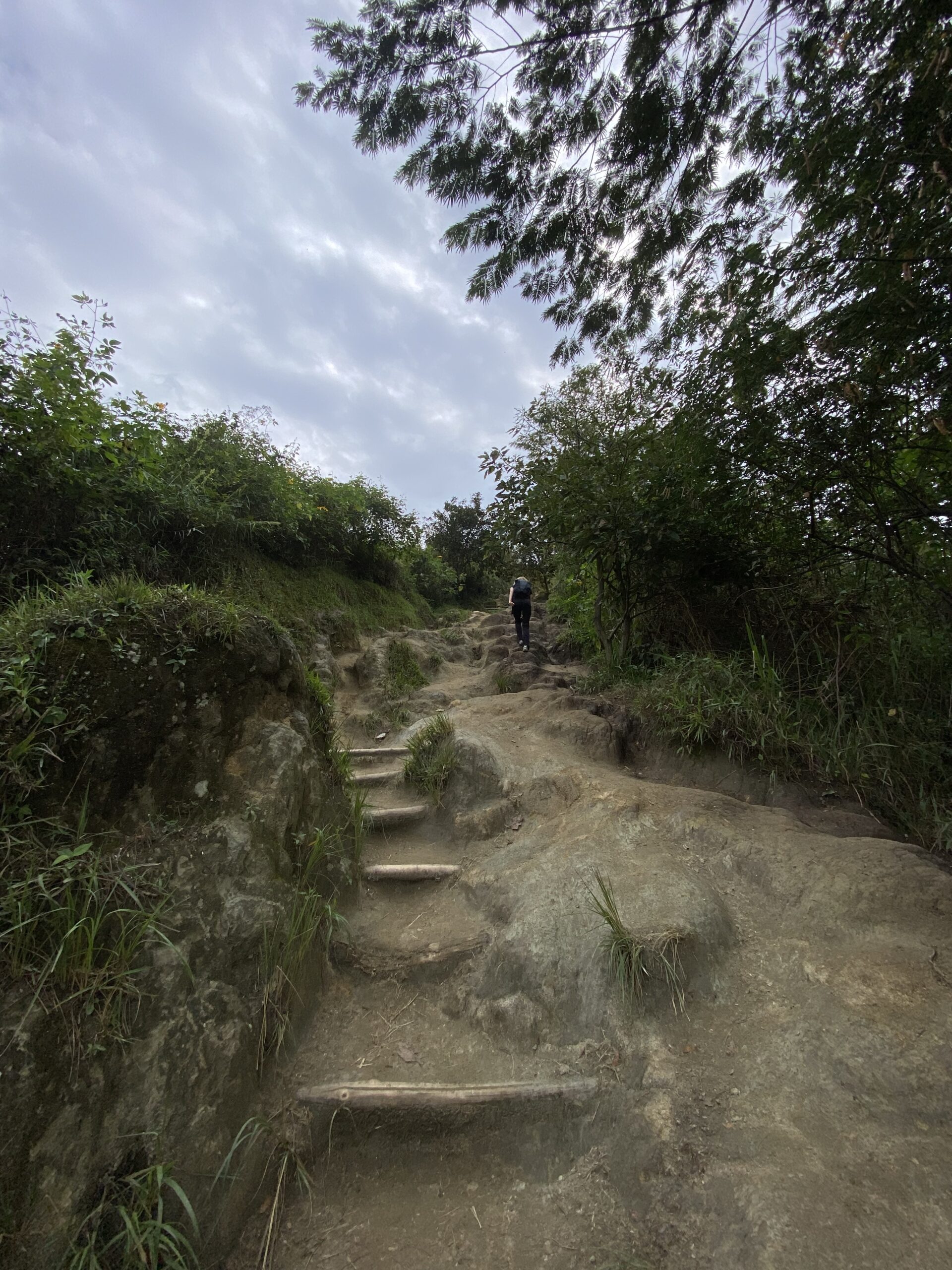 three-crosses-hike-in-medellin-01