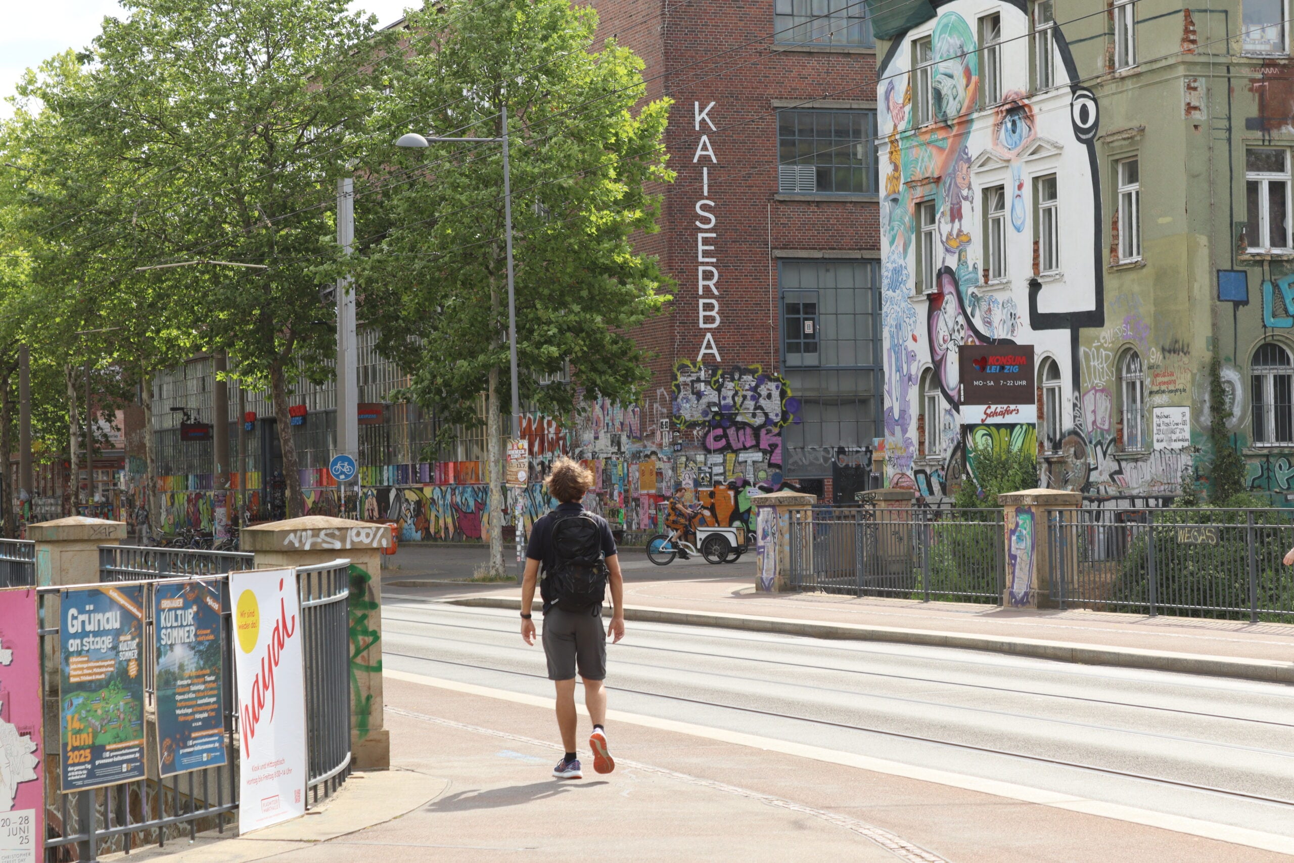 christian-gaar-paa-karl-heine-straße-med-sommersol