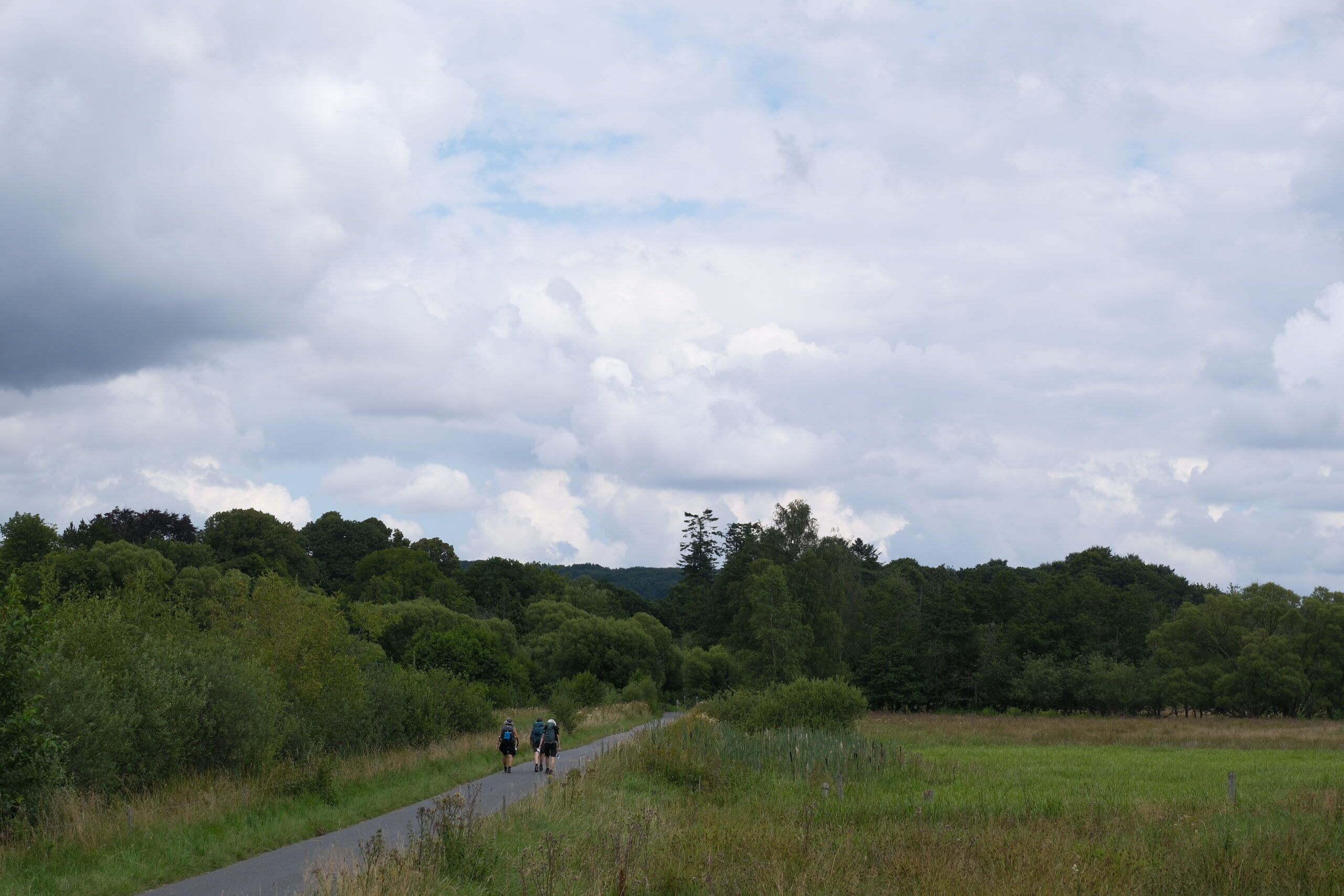 aadals-etapen-og-folk-der-vandrer-04