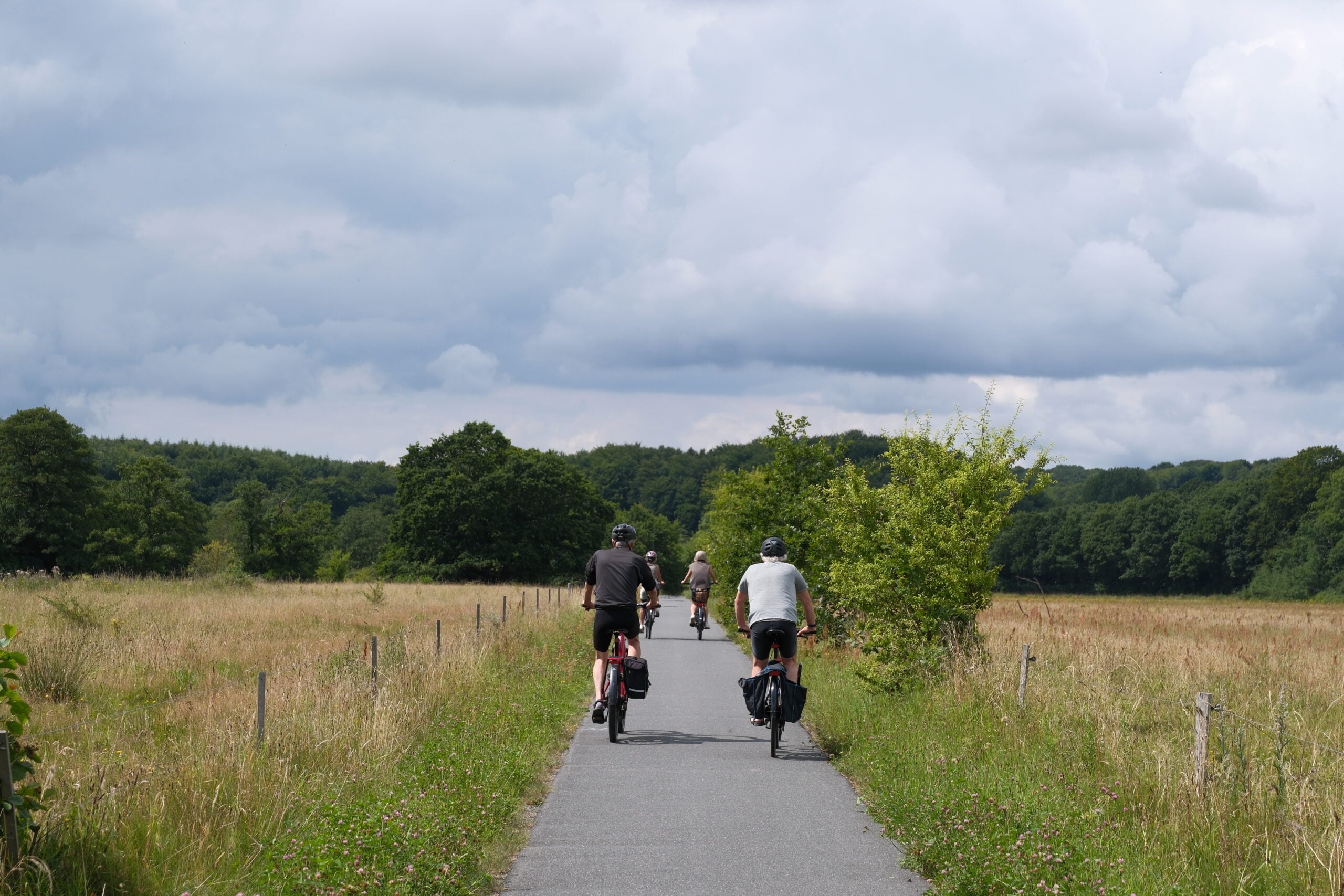 folk-der-cykler-paa-aadals-etapen