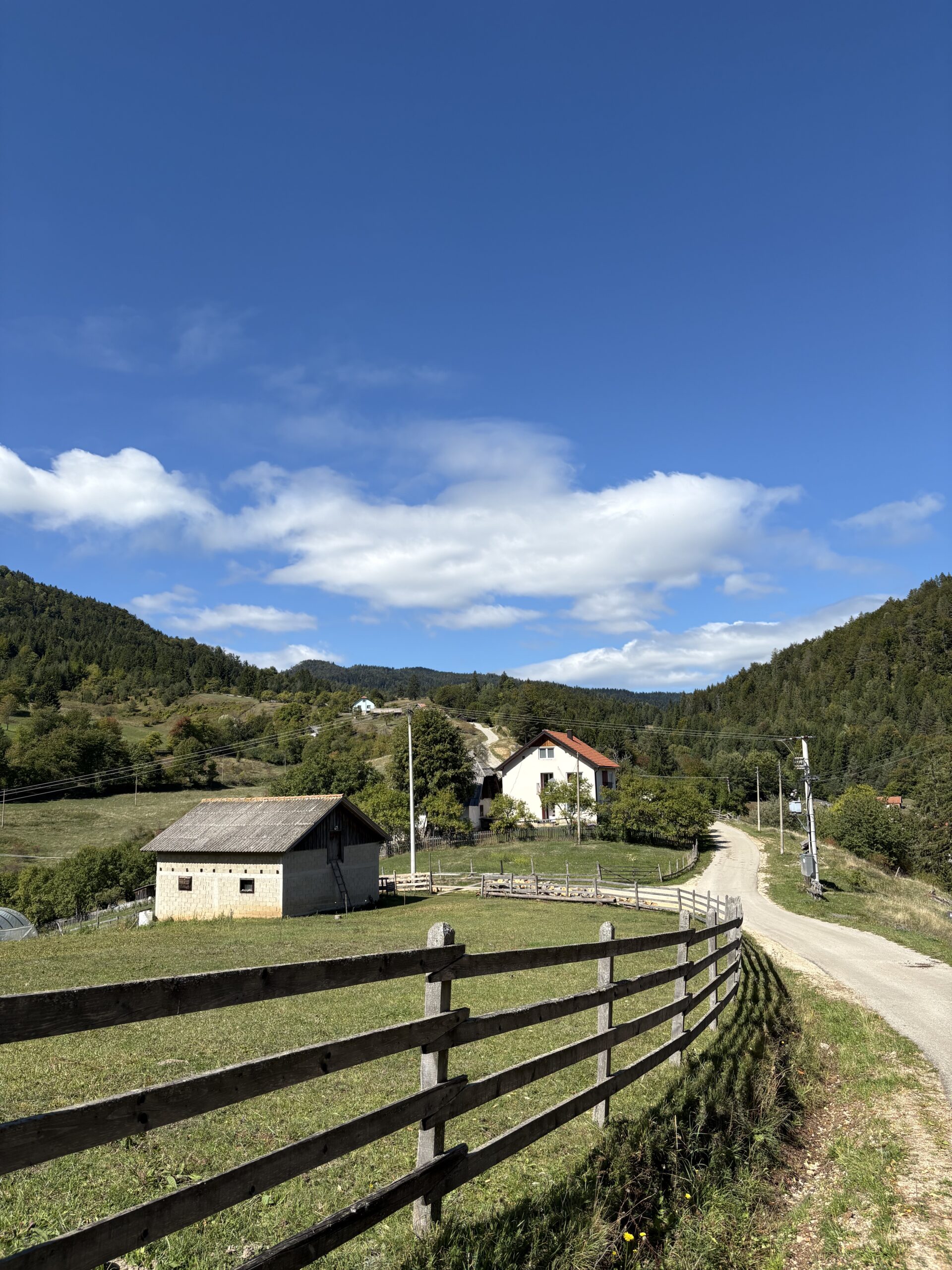 Vrh-Janjač-vandrerute-asfalt-02